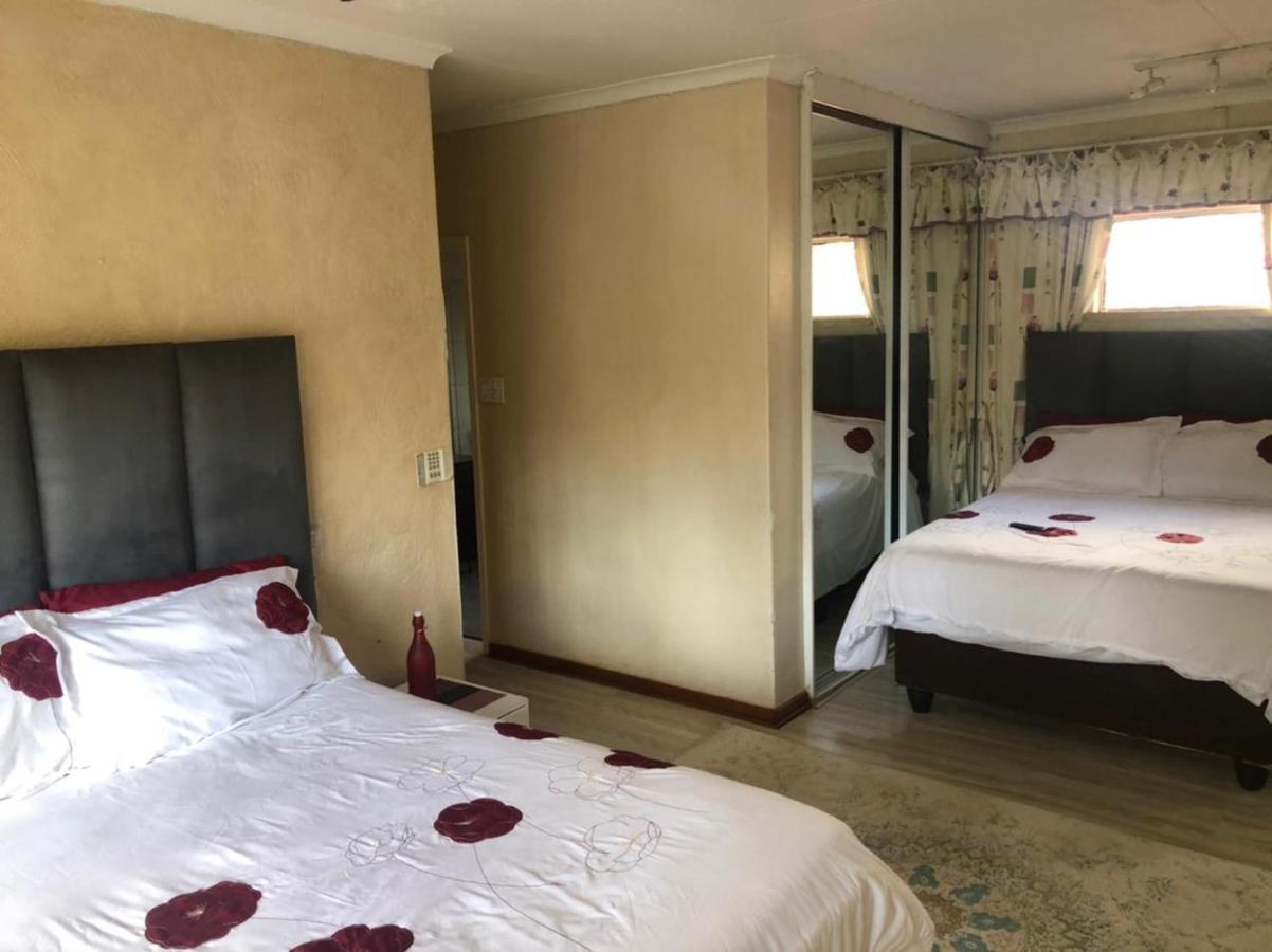 Phomolong Guest House, Westgate, Roodeporte Roodepoort Esterno foto