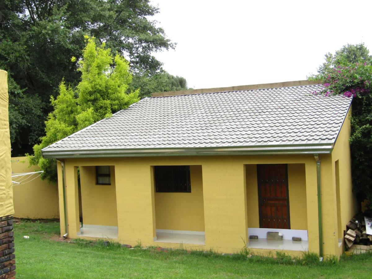 Phomolong Guest House, Westgate, Roodeporte Roodepoort Esterno foto